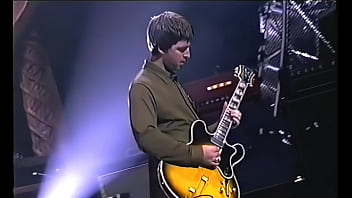 Liam y noel gallagher se follan al puto mundo en earls court