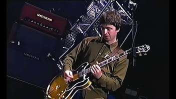 Liam y noel gallagher se follan al puto mundo en earls court