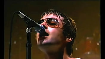 Liam y noel gallagher se follan al puto mundo en earls court Liam y noel gallagher se follan al puto mundo en earls court