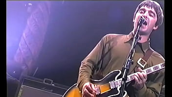 Liam y noel gallagher se follan al puto mundo en earls court