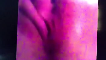 Jeune salope ce masturbe