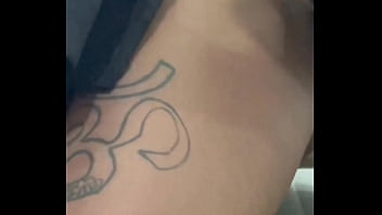 Fiz minha namorada ter um squirt esguichando a mesa toda