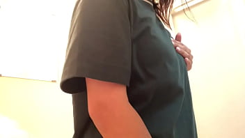 お風呂入る前に洗面所で1人エッチしたくて少し臭う状態でオナニーしました。ハァ…。ハァ…。と気持ち良すぎてイキまくりました。