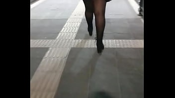 Enceñando Pompas En Tanga thumbnail