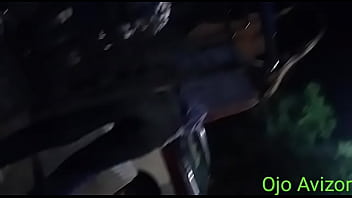 Viendo cono ojo vizor a nena de noche Viendo cono ojo vizor a nena de noche