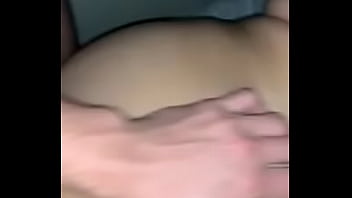 Latina culeando en perrito