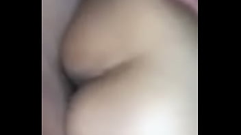 Latina culeando en perrito