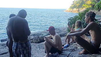 Safadas nas pedras em fernando de noronha Safadas nas pedras em fernando de noronha