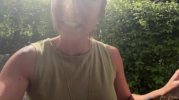 Lea pam se doigte se caresse et jouit trois fois dans cette vidéo solo tournée dans la cabine de ce camion