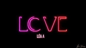 Lea pam se doigte se caresse et jouit trois fois dans cette vidéo solo tournée dans la cabine de ce camion