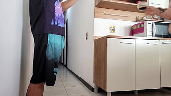 Sexo arriscado com amigo do meu marido não resisti ver o seu pau ereto