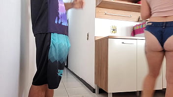 Sexo arriscado com amigo do meu marido não resisti ver o seu pau ereto