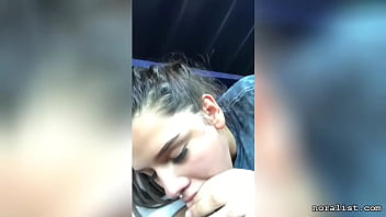 Craigslist hottie sucking my cock