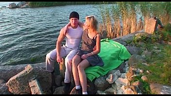 Babe delighting dude with blow job