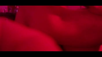 Suruba com safadinha depois da festa vários amigos comendo a novinha safada