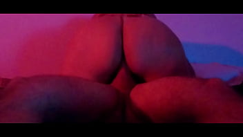 Suruba com safadinha depois da festa vários amigos comendo a novinha safada