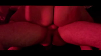 Suruba com safadinha depois da festa vários amigos comendo a novinha safada