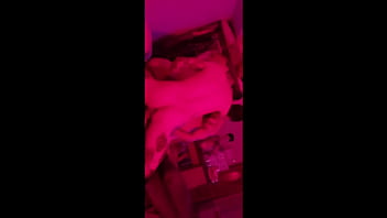 Suruba com safadinha depois da festa vários amigos comendo a novinha safada