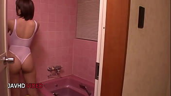 Lovely wife's sensual mouth worship in the tub ends with a hot facial