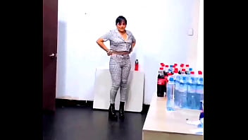 Zorra peruana modelando