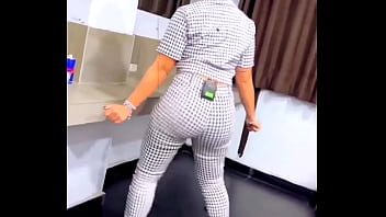 Zorra peruana modelando