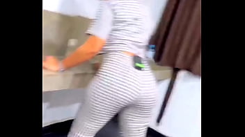 Zorra peruana modelando