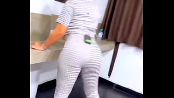 Zorra peruana modelando