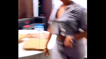 Zorra peruana modelando