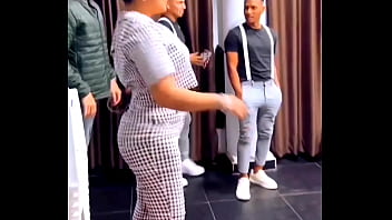 Zorra peruana modelando