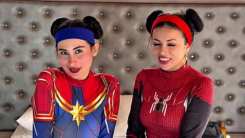 Cosplay capitana marver y spider woman