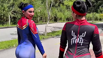 Cosplay capitana marver y spider woman