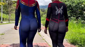 Cosplay capitana marver y spider woman