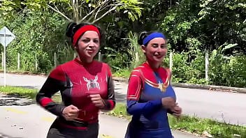 Cosplay capitana marver y spider woman