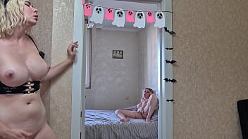 Spying on two lesbian twins – they notice me and keep playing