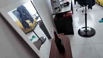 Hermanastra tetona resultó ser una verdadera guarra y fue follada duro en su jugoso culo