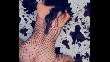 Жену трахают большим членом и ее писька растягивается