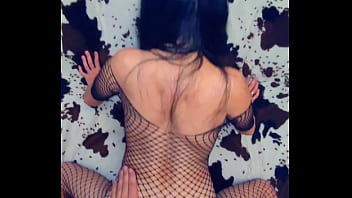 Жену трахают большим членом и ее писька растягивается