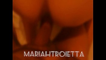 Mariah doggystyle schizzi di sborra sulle chiappe