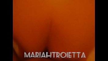 Mariah doggystyle schizzi di sborra sulle chiappe