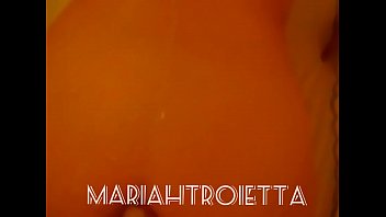 Mariah doggystyle schizzi di sborra sulle chiappe