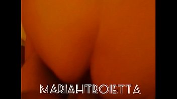 Mariah doggystyle schizzi di sborra sulle chiappe
