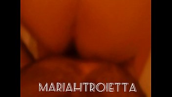 Mariah doggystyle schizzi di sborra sulle chiappe