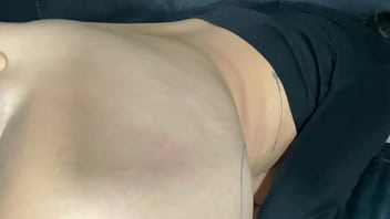 Me vio masturbándome mal y me ayuda mi hermanastra es la mejor milf pov