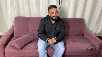 Trailer entrevistando seu cuzinho