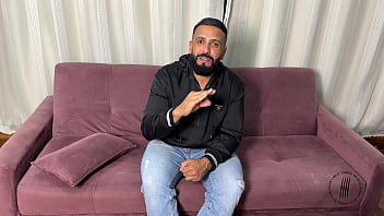 Trailer entrevistando seu cuzinho