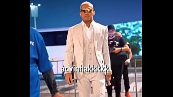 Duas gostosonas fazem sexo anal