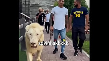 Duas gostosonas fazem sexo anal