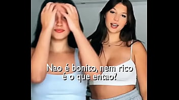 Duas gostosonas fazem sexo anal