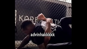 Duas gostosonas fazem sexo anal