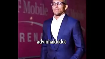 Duas gostosonas fazem sexo anal